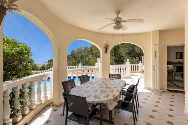 Casa independiente en calle Principal de la Serra