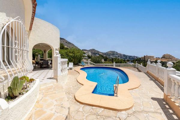 Casa independiente en calle Principal de la Serra