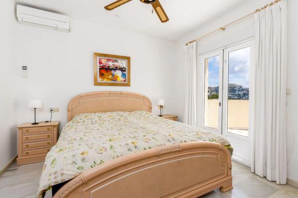 Casa independiente en calle Principal de la Serra