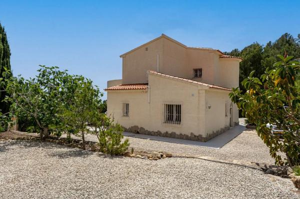 Casa independiente en calle Principal de la Serra