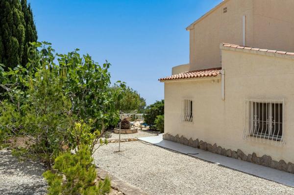 Casa independiente en calle Principal de la Serra