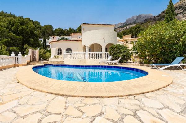 Casa independiente en calle Principal de la Serra