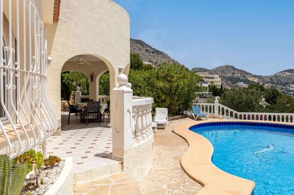 Casa independiente en calle Principal de la Serra