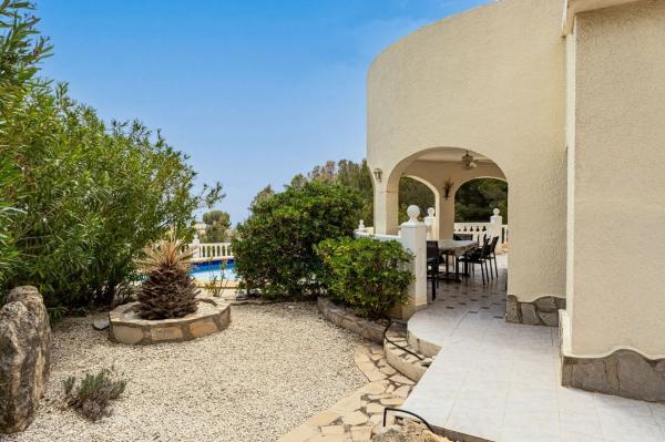 Casa independiente en calle Principal de la Serra