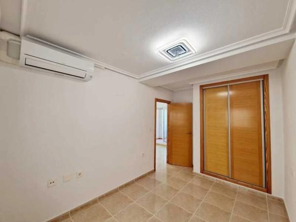 Piso en calle Miguel Hernández, 11