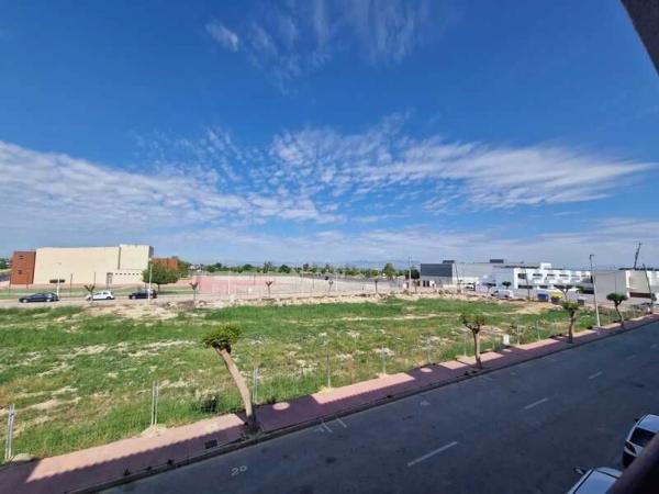 Piso en calle Miguel Hernández, 11