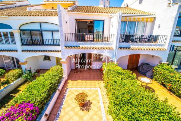 Chalet adosado en avenida D'Escandinàvia, 33