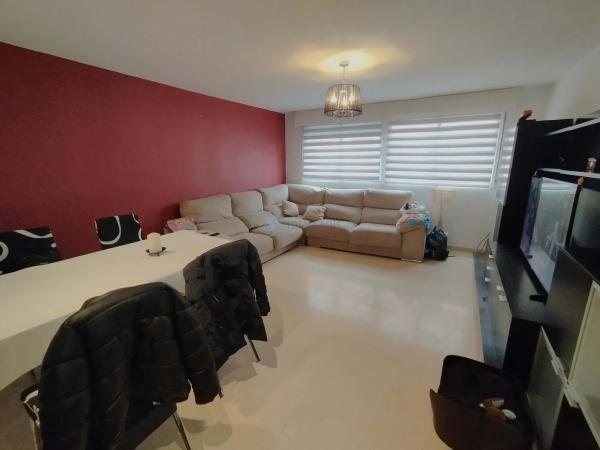 Piso en avenida País Valencià