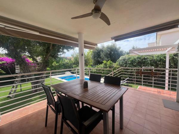 Chalet pareado en calle Unicornio