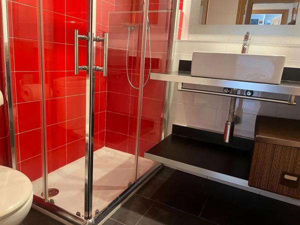 Chalet pareado en calle Unicornio