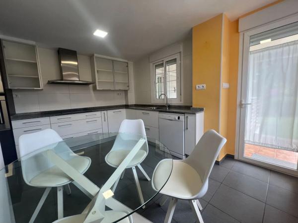 Chalet pareado en calle Unicornio