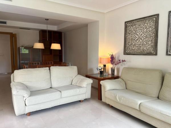 Chalet pareado en calle Unicornio