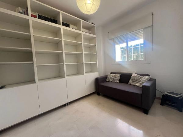 Chalet pareado en calle Unicornio