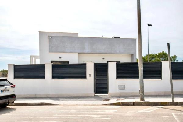 Casa independiente en calle Lentisco