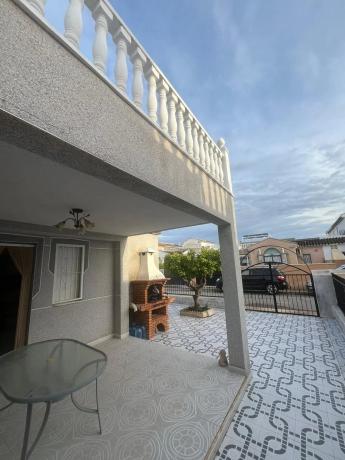 Chalet adosado en avenida de las Urracas