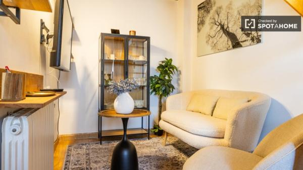 Piso de 2 dormitorios en alquiler en Berruguete, Madrid.