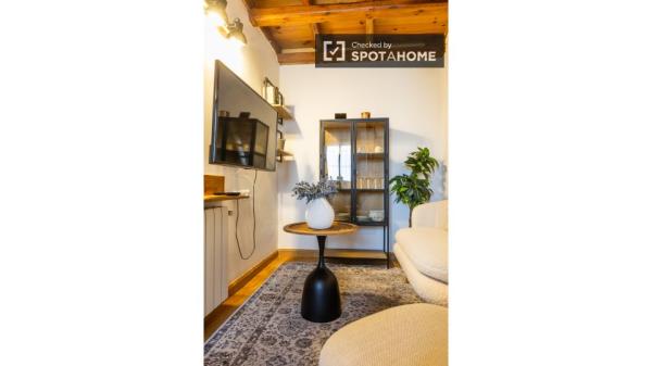 Piso de 2 dormitorios en alquiler en Berruguete, Madrid.