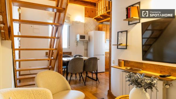 Piso de 2 dormitorios en alquiler en Berruguete, Madrid.