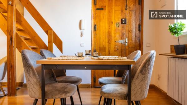 Piso de 2 dormitorios en alquiler en Berruguete, Madrid.