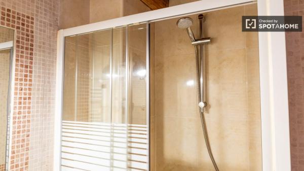 Piso de 2 dormitorios en alquiler en Berruguete, Madrid.