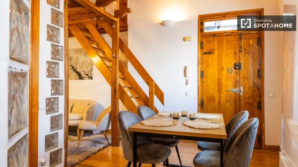 Piso de 2 dormitorios en alquiler en Berruguete, Madrid.