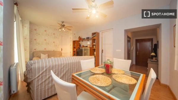 Room in shared flat in Centro-Sagrario, Granada