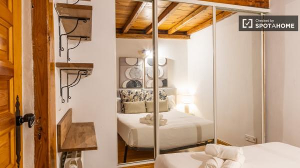 Piso de 2 dormitorios en alquiler en Berruguete, Madrid.