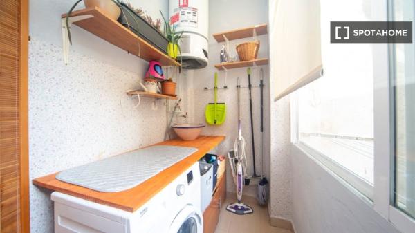 Room in shared flat in Centro-Sagrario, Granada