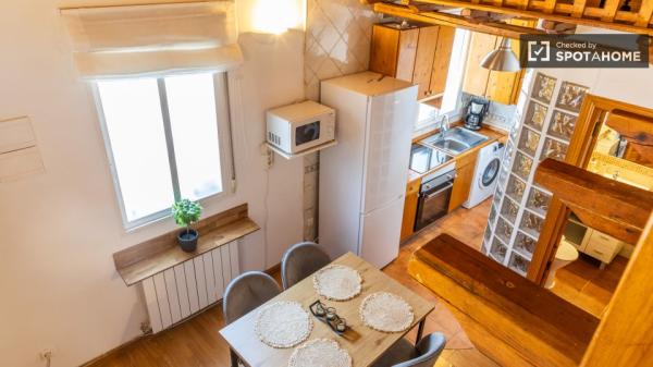 Piso de 2 dormitorios en alquiler en Berruguete, Madrid.