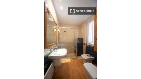 Room in shared flat in Centro-Sagrario, Granada