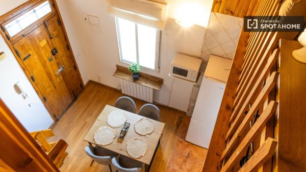 Piso de 2 dormitorios en alquiler en Berruguete, Madrid.