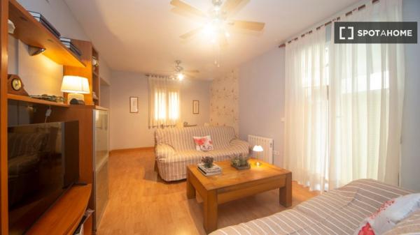 Room in shared flat in Centro-Sagrario, Granada