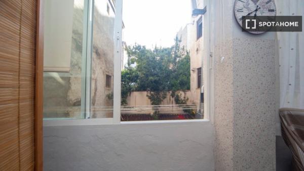 Room in shared flat in Centro-Sagrario, Granada