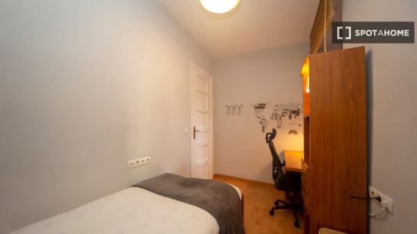 Room in shared flat in Centro-Sagrario, Granada