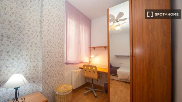 Room in shared flat in Centro-Sagrario, Granada