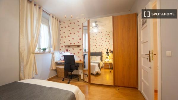 Room in shared flat in Centro-Sagrario, Granada