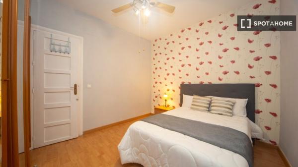 Room in shared flat in Centro-Sagrario, Granada