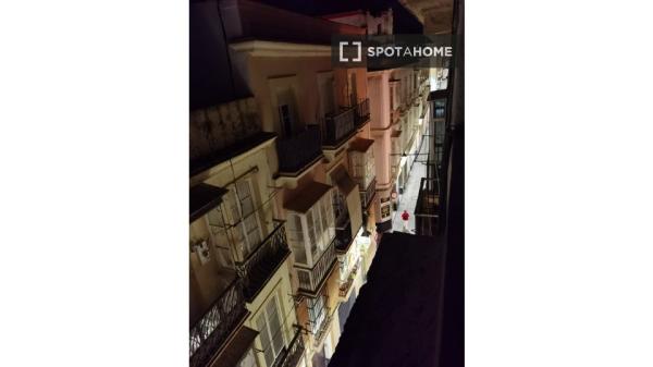 Piso de 3 dormitorios en alquiler en San Felipe, Cádiz
