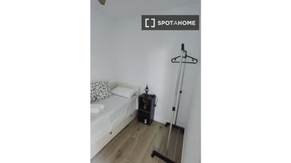 Piso de 3 dormitorios en alquiler en San Felipe, Cádiz