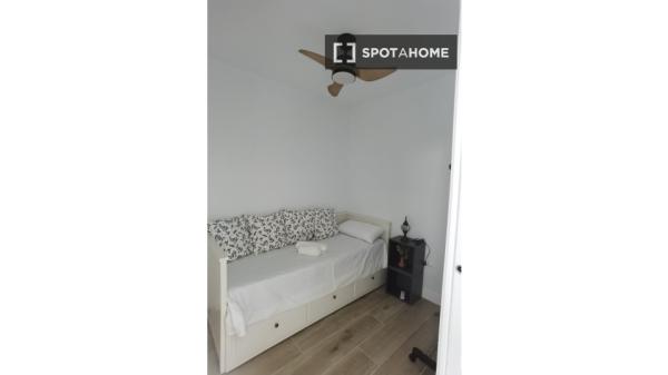 Piso de 3 dormitorios en alquiler en San Felipe, Cádiz