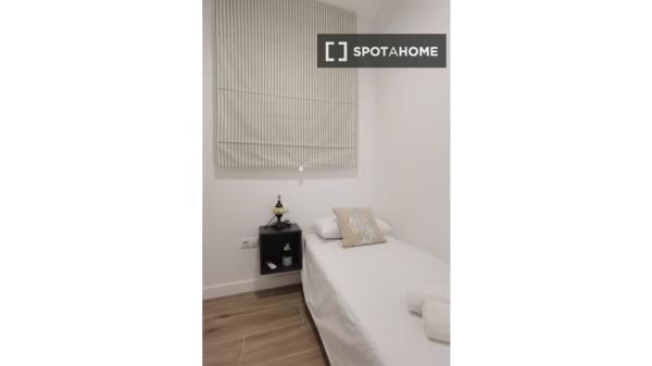 Piso de 3 dormitorios en alquiler en San Felipe, Cádiz