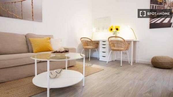 Apartamento de 2 dormitorios en alquiler en El Clot, Barcelona.