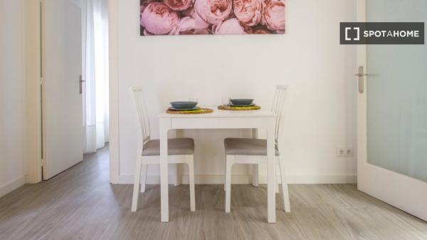 Apartamento de 2 dormitorios en alquiler en El Clot, Barcelona.
