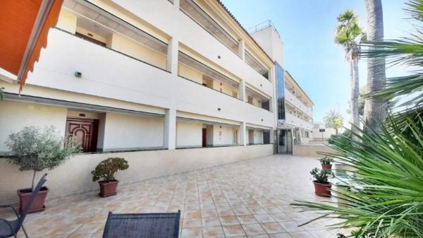 Edificio hotelero en plaza de Venus