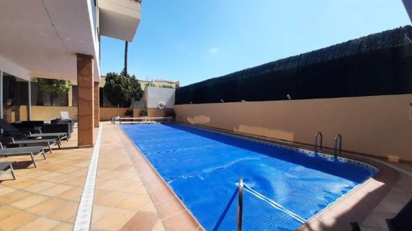 Edificio hotelero en plaza de Venus