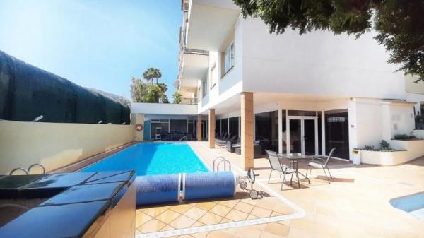 Edificio hotelero en plaza de Venus