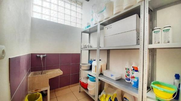 Edificio hotelero en plaza de Venus