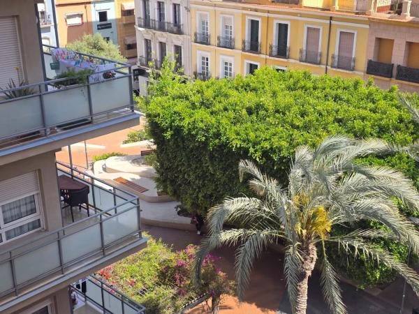 Edificio de uso mixto en calle Navas s/n