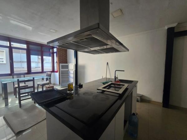 Edificio de uso mixto en calle Navas s/n