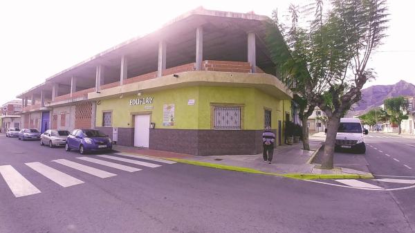 Edificio de uso mixto en avenida Carmen, 128